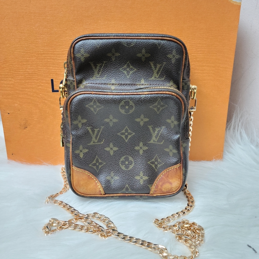 100% Authentic vintage  Louis Vuitton Monogram crossbody